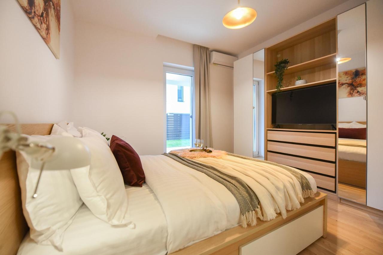 Vacation Feel - 2Br Apartment With Terrace & Private Parking In Baneasa Bucarest Exterior foto