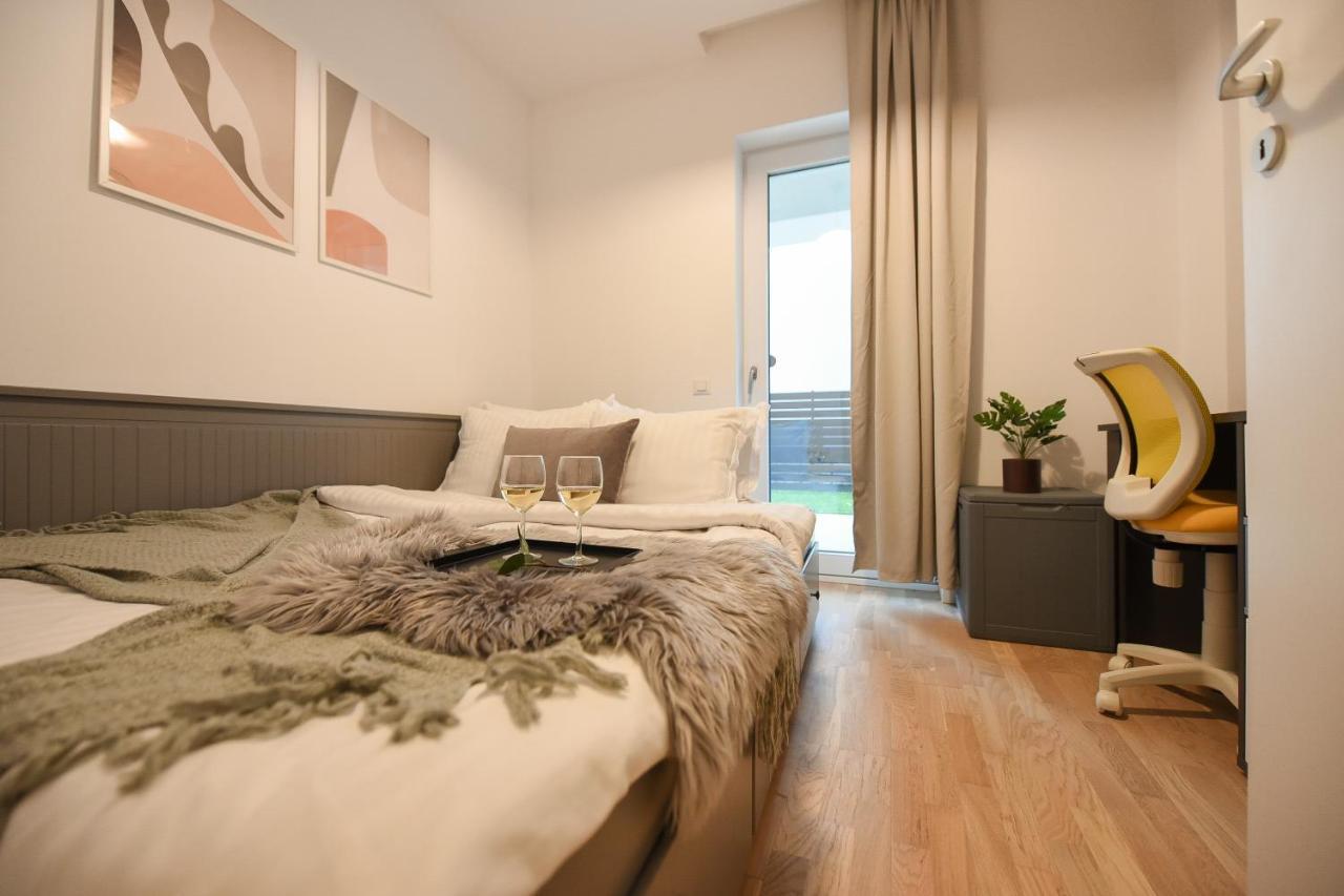Vacation Feel - 2Br Apartment With Terrace & Private Parking In Baneasa Bucarest Exterior foto